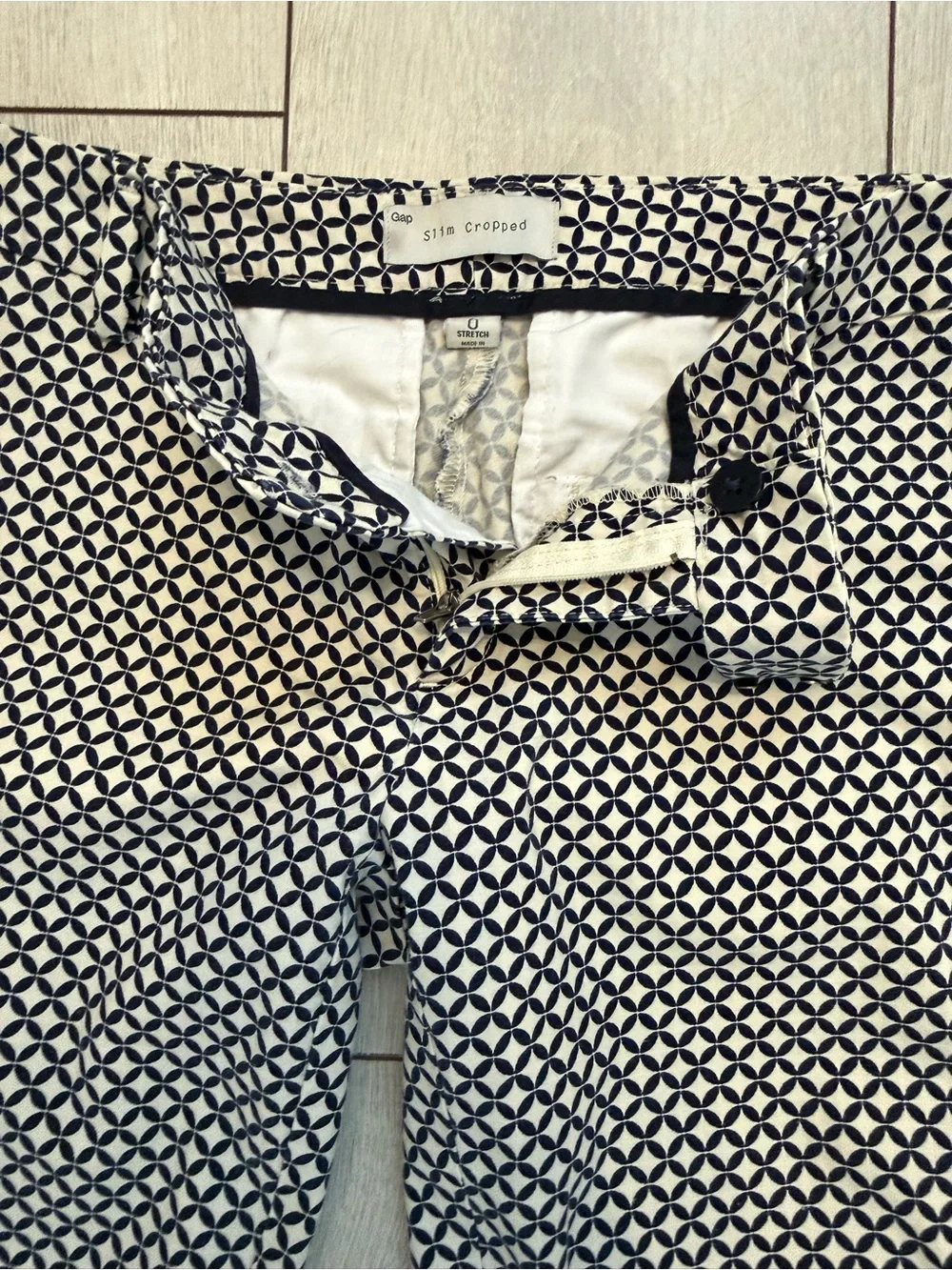 GAP Black and White Slim-Cropped Geometric Print Stretch Pants, 0